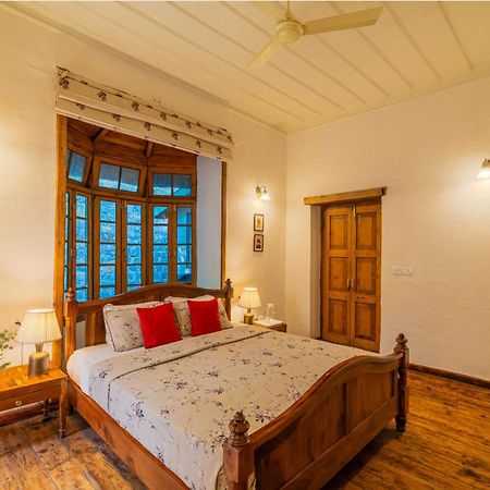 Stayvista At Paris Villa With Pvt Pool & Valley View Касаули Екстериор снимка