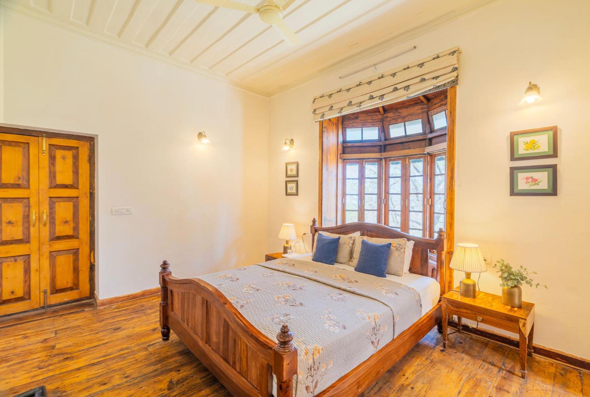 Stayvista At Paris Villa With Pvt Pool & Valley View Касаули Екстериор снимка