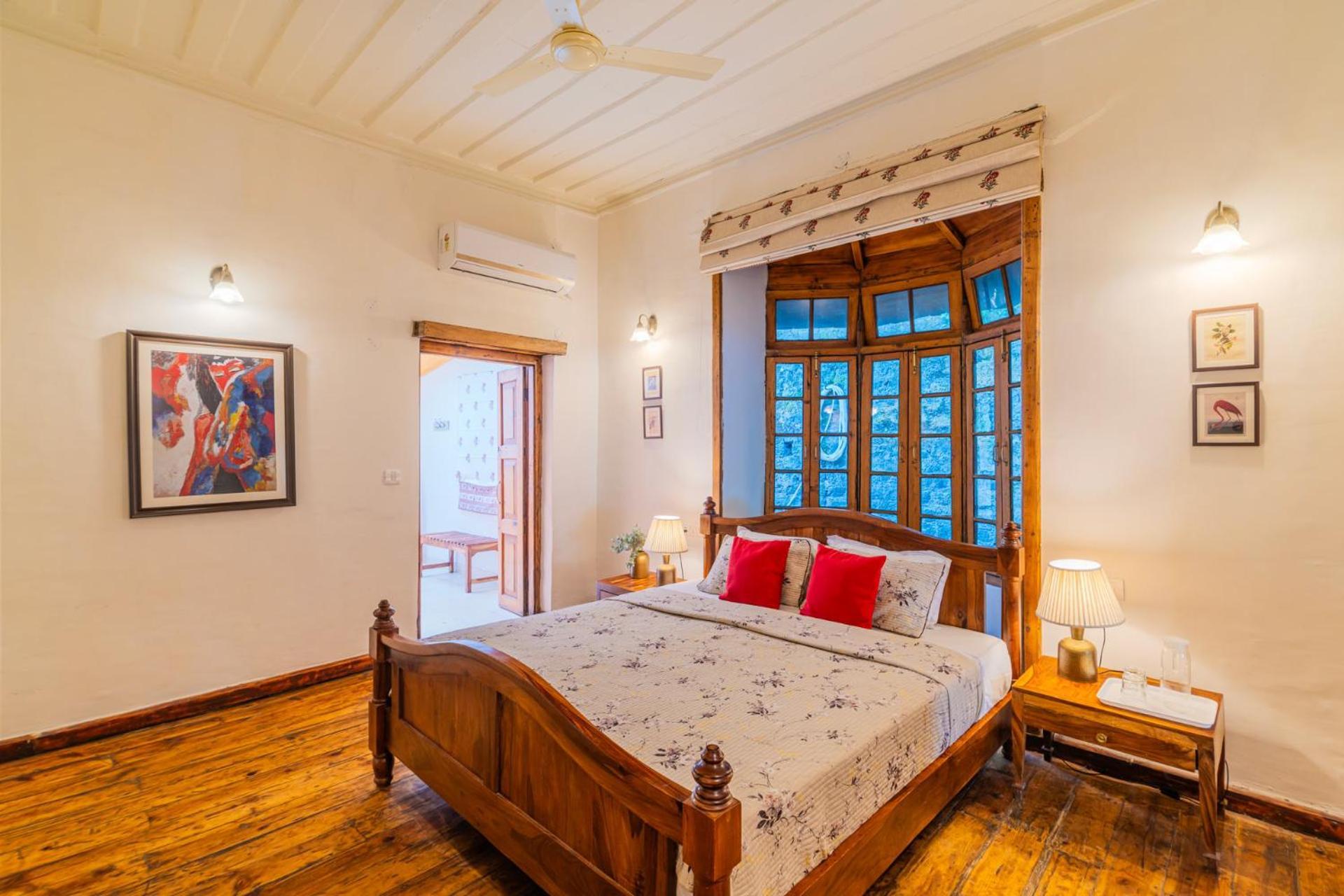 Stayvista At Paris Villa With Pvt Pool & Valley View Касаули Екстериор снимка