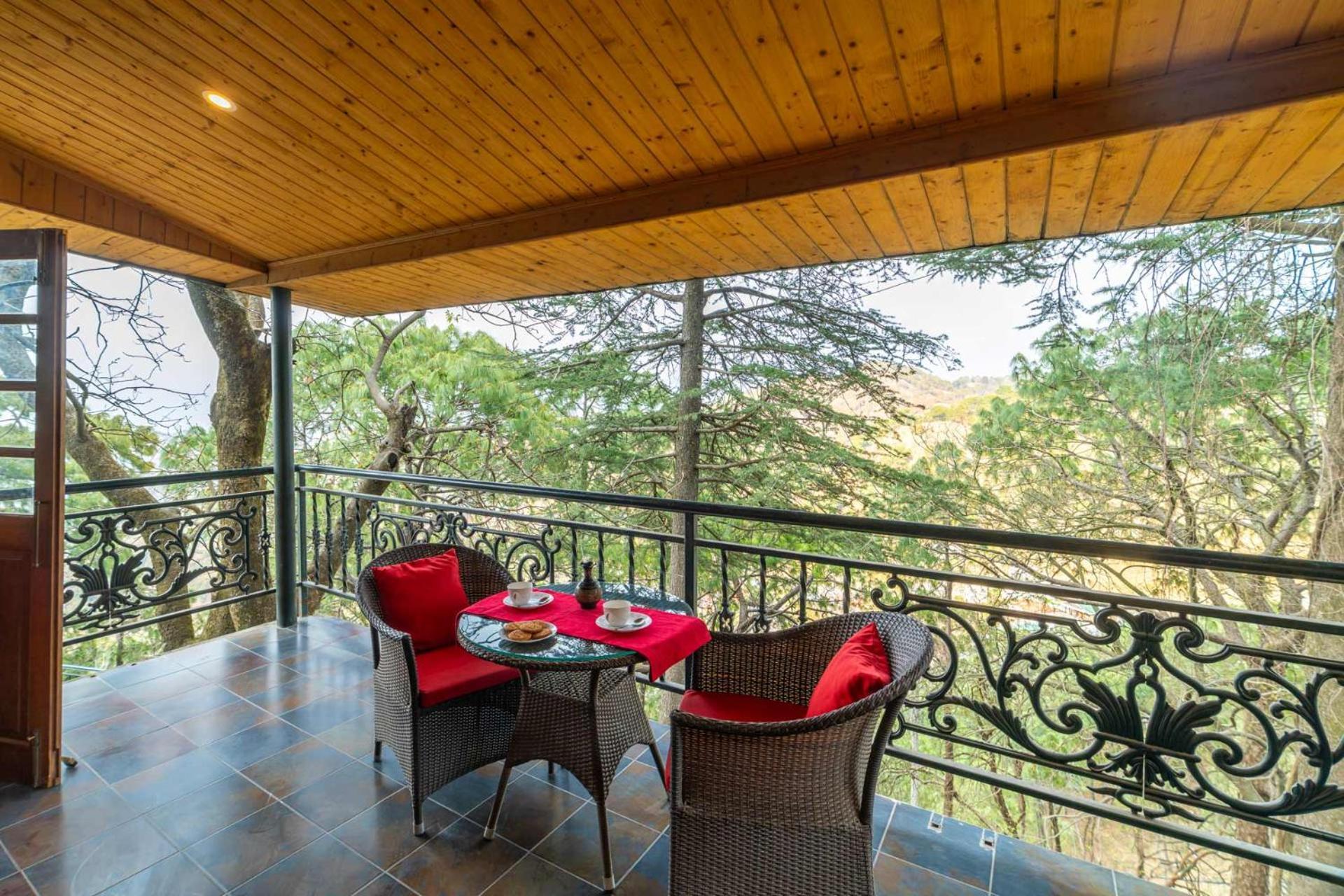 Stayvista At Paris Villa With Pvt Pool & Valley View Касаули Екстериор снимка