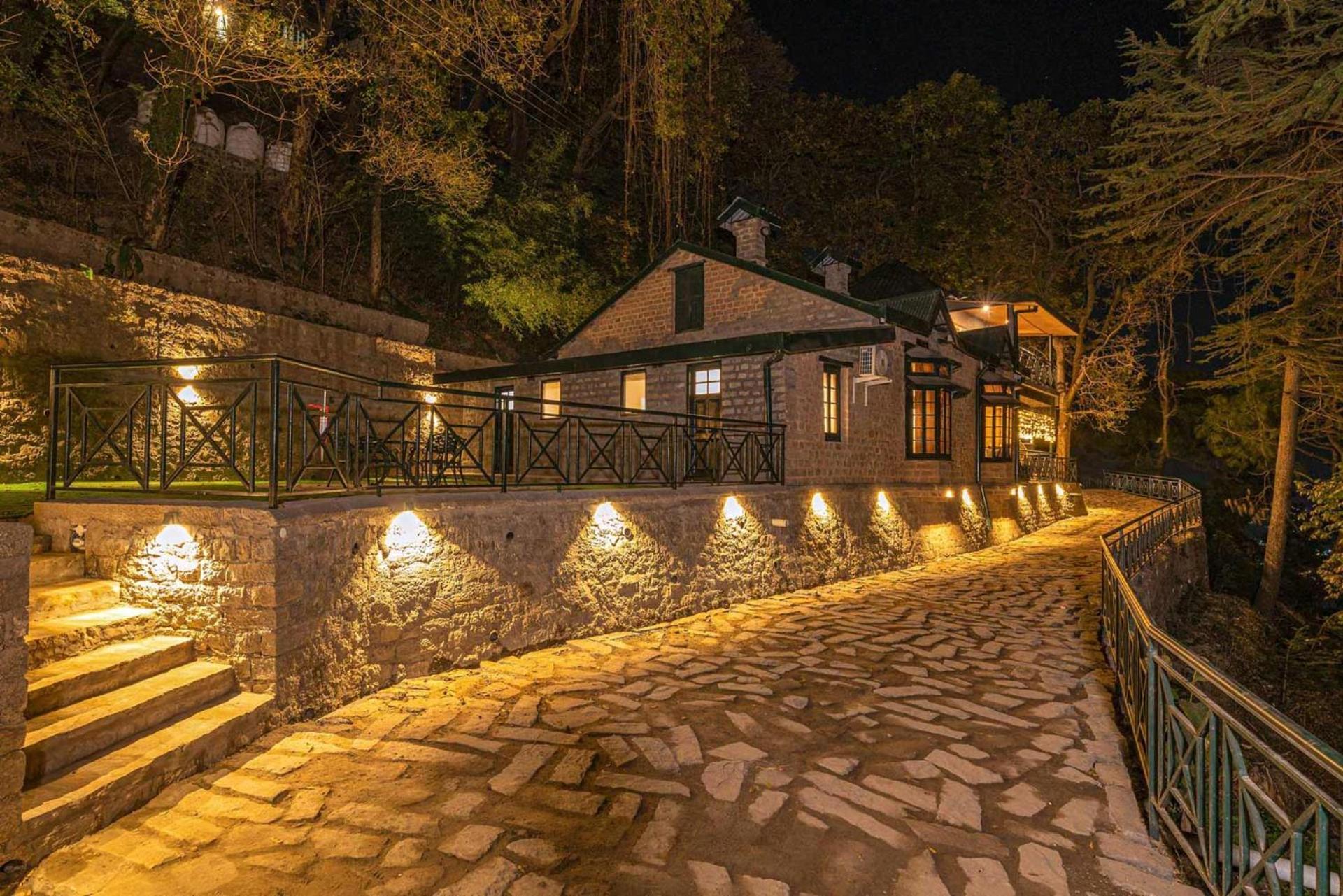 Stayvista At Paris Villa With Pvt Pool & Valley View Касаули Екстериор снимка